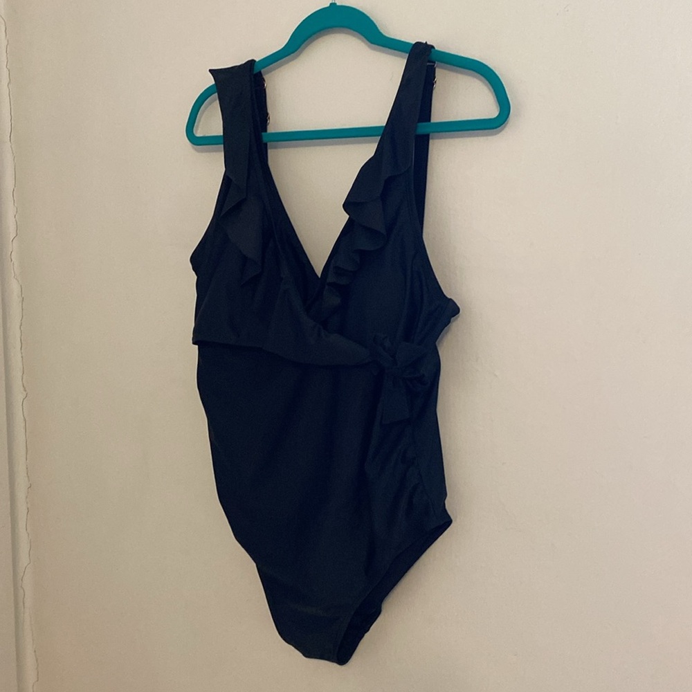 Kindred Bravely Black Ruffle Wrap Maternity & Nursing One Piece Swimsuit L - Picture 6 of 16